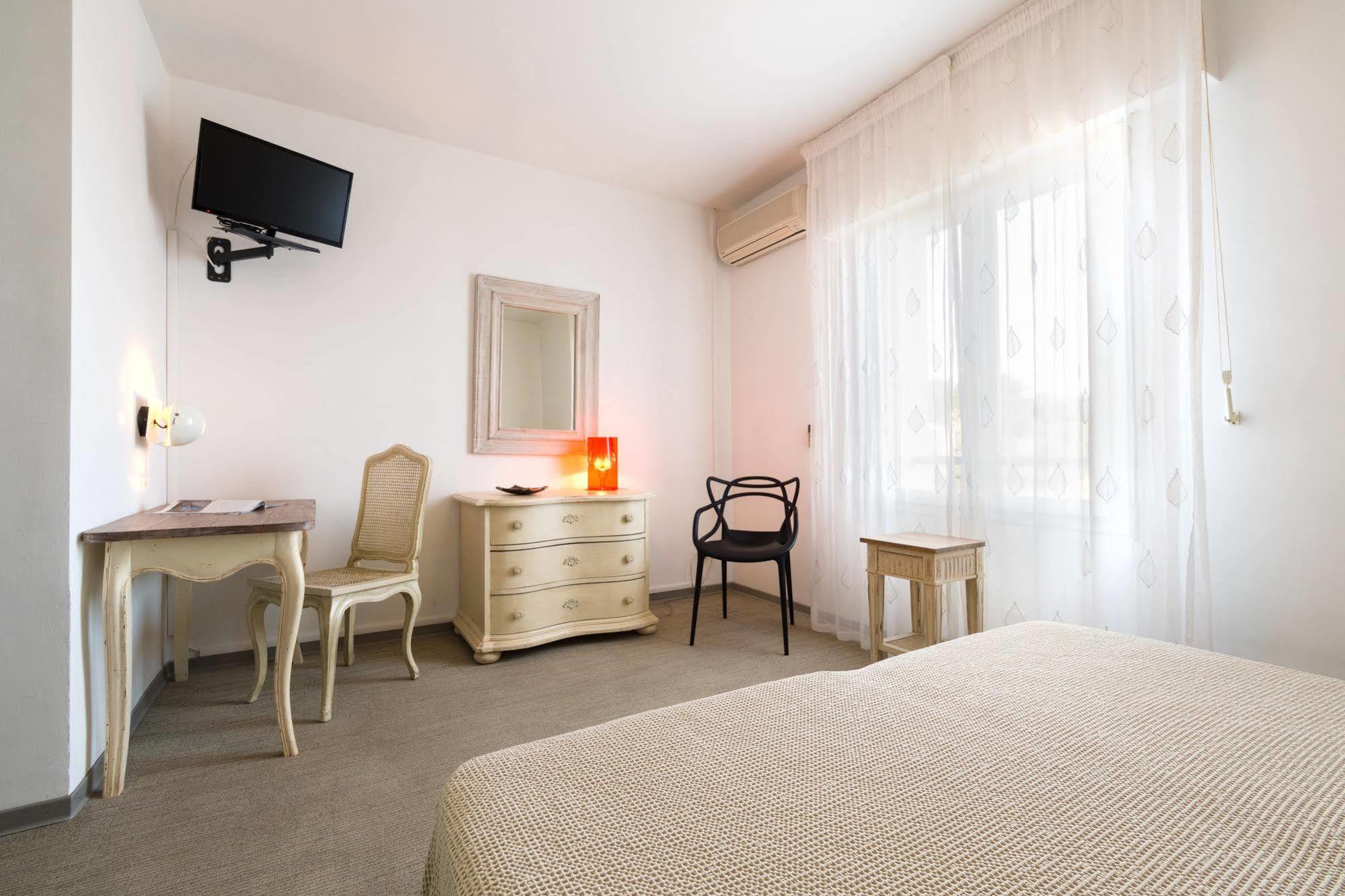 Hotel Cala di l'Oru LʼÎle-Rousse Esterno foto